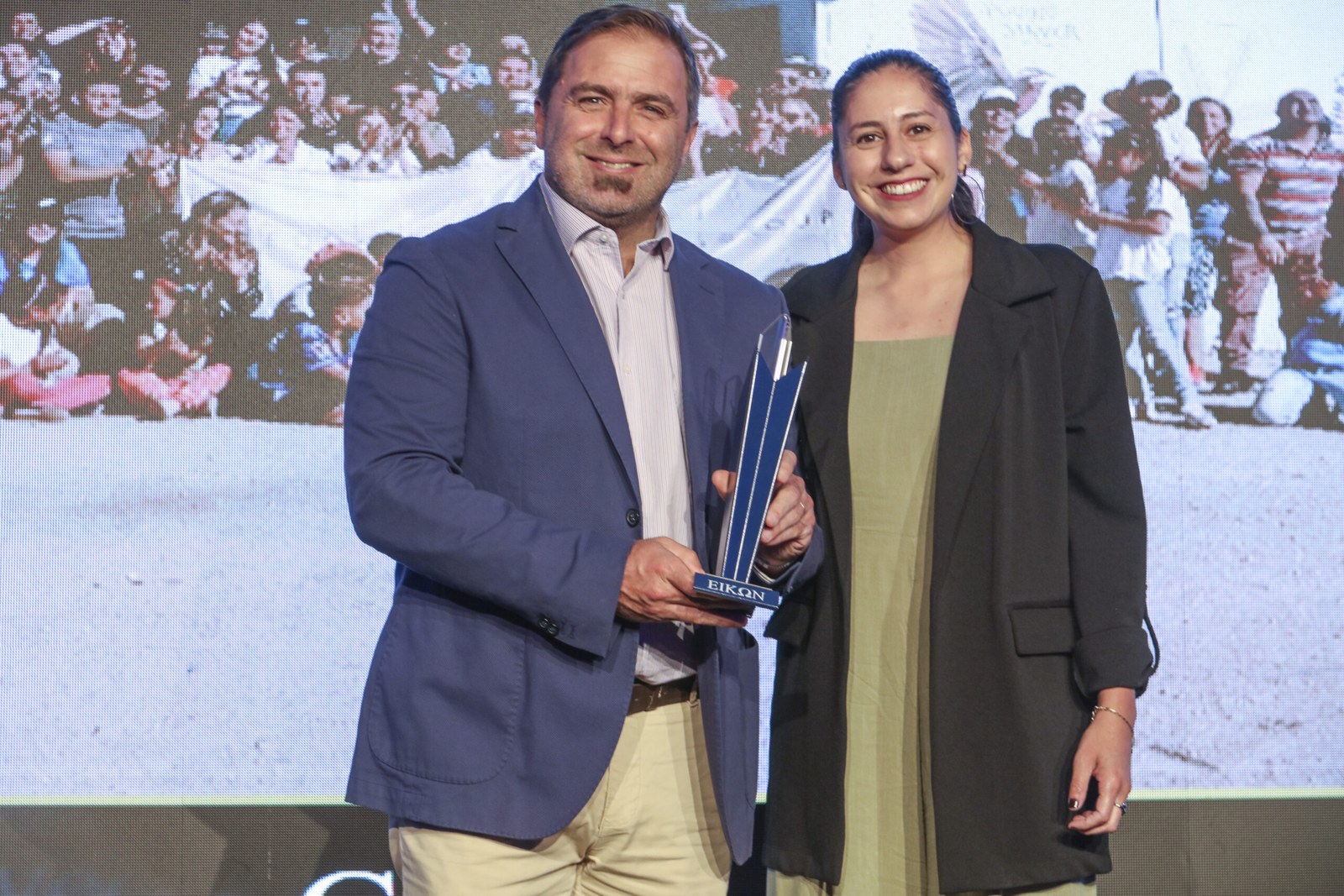 Entrega del Premio Eikon Azul al proyecto Educar hasta la cima.